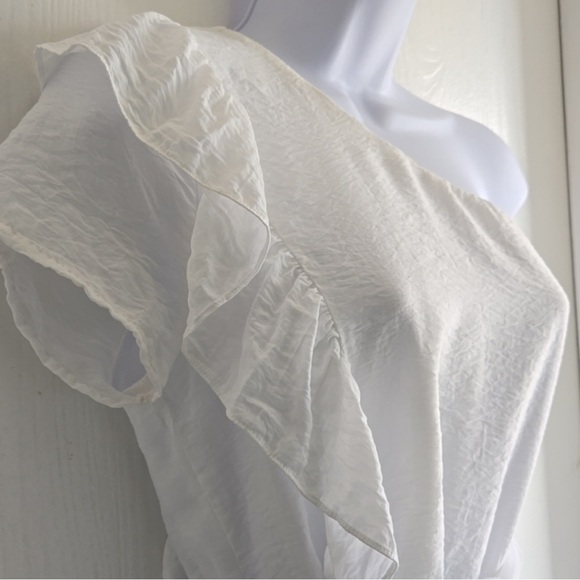 Elegant White One-Shoulder Dress - Picture 3 of 6